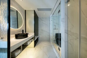 Shower, free toiletries, hair dryer, slippers - Ejura Hotel (Guangzhou North Station Branch) (Guangzhou)