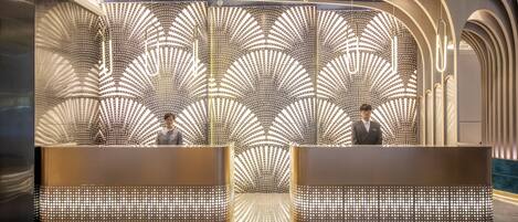 Kios daftar masuk/daftar keluar