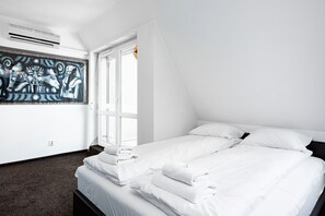 2 bedrooms, iron/ironing board, WiFi, bed sheets