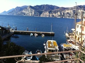 Marina - New large apartment directly on the lake (malcesine)