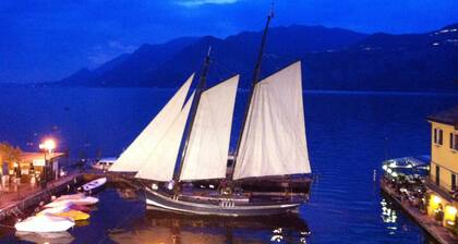 New large apartment directly on the lake