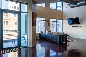 テレビ、書庫、ステレオ