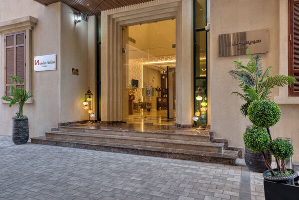 Vista frontal de la propiedad