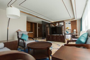 Panoramic-Suite | Verdunkelungsvorhänge, kostenloses WLAN, Bettwäsche