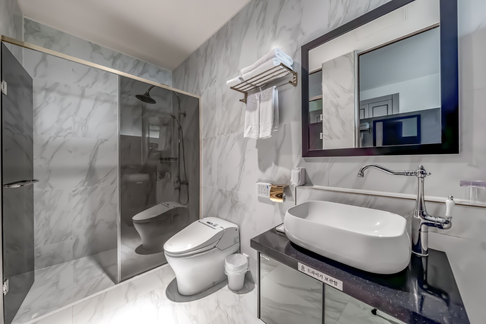 shower, free toiletries, hair dryer, towels