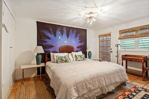 3 bedrooms, iron/ironing board, free WiFi, bed sheets - Quiet and safe Uptown house steps from Audubon Zoo and shopping on Magazine (New Orleans)