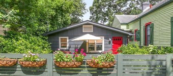 Quiet and safe Uptown house steps from Audubon Zoo and shopping on Magazine