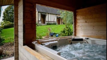 Bain à remous extérieur