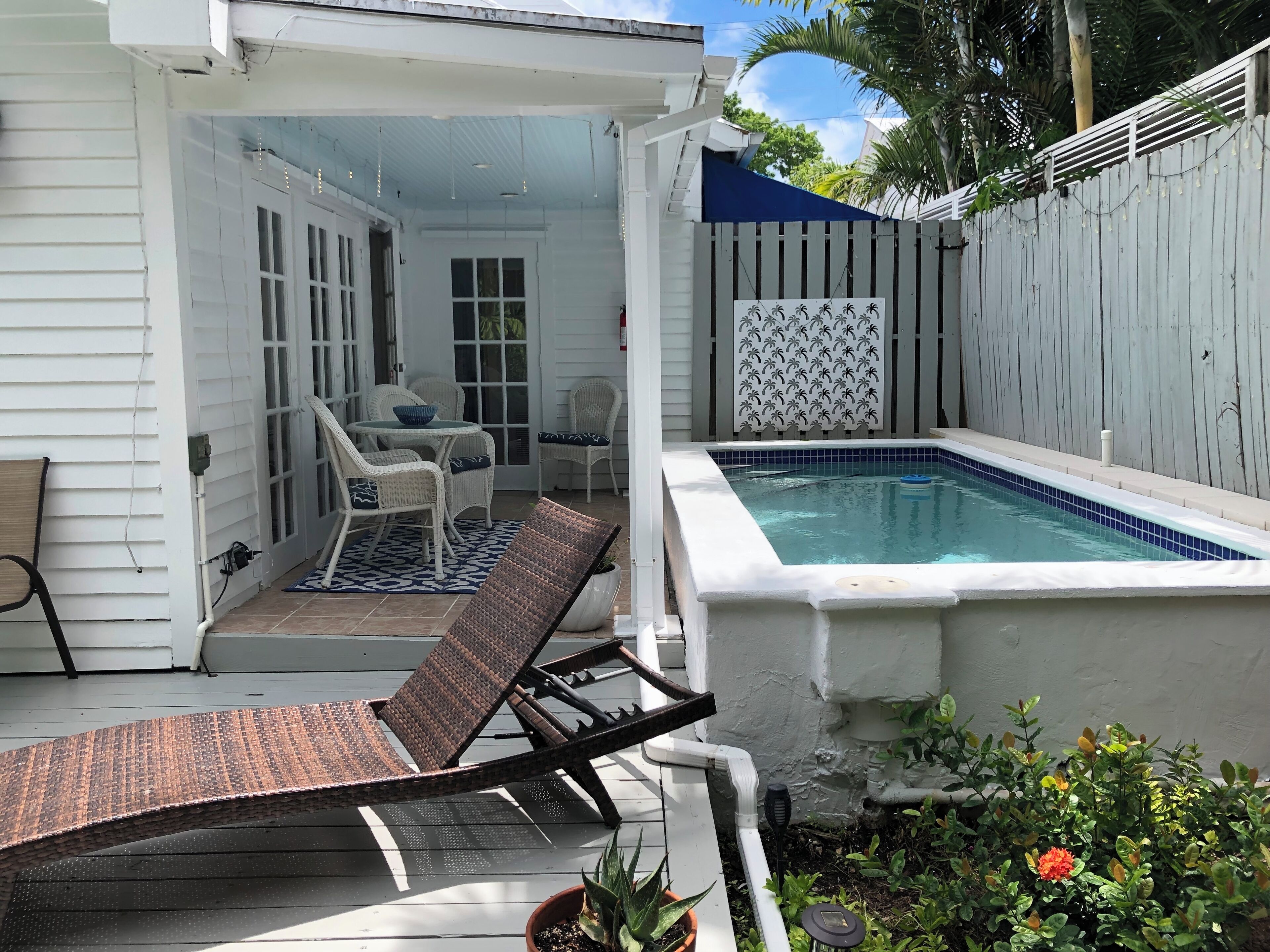Old Town. Spacious 1 bedroom, private heated pool, yard, deck, covered porch.