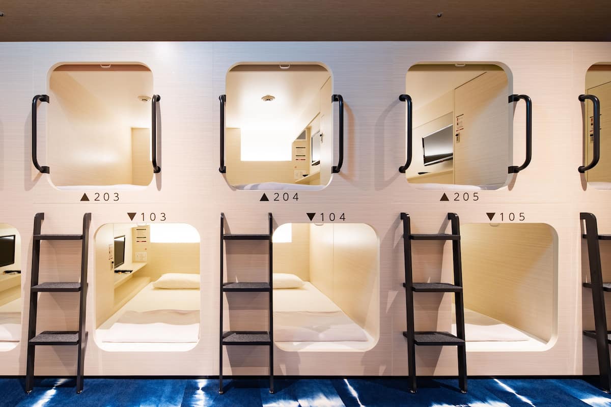 Basic Cabin, Men only | Bathroom | Shower, free toiletries, bidet, towels