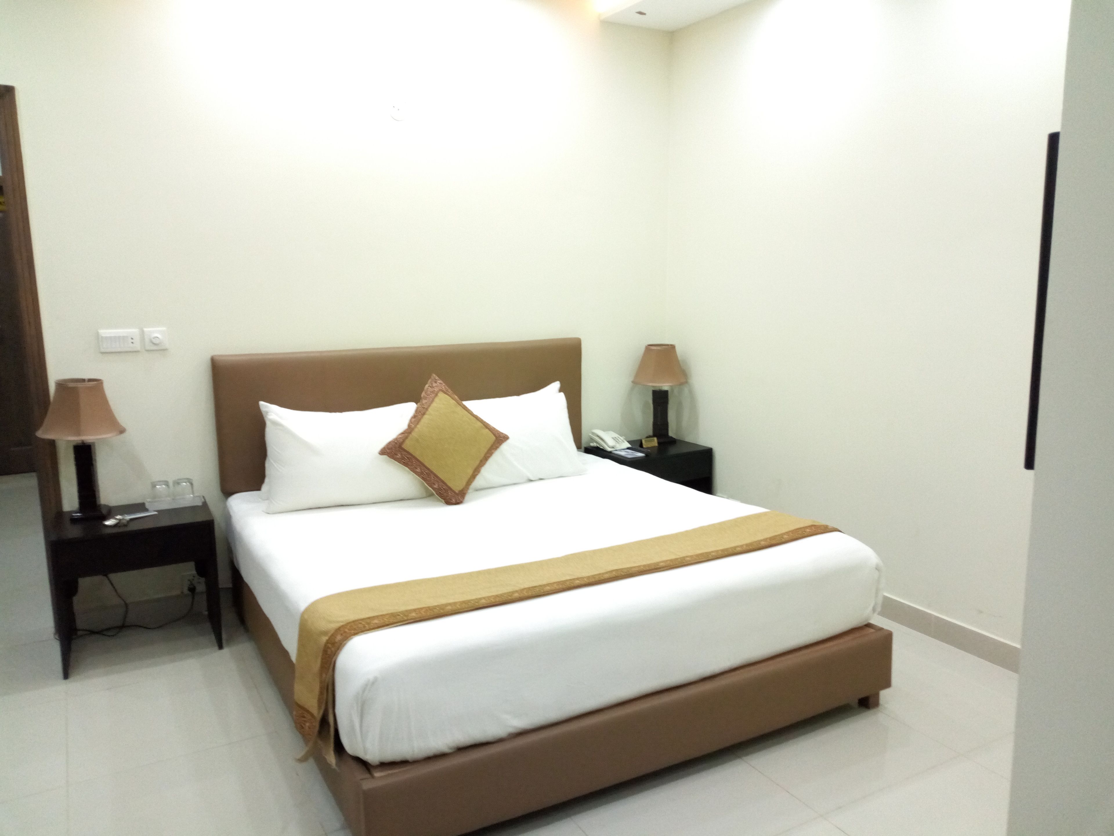 Standard Room | Down duvets, individually decorated, individually furnished, desk