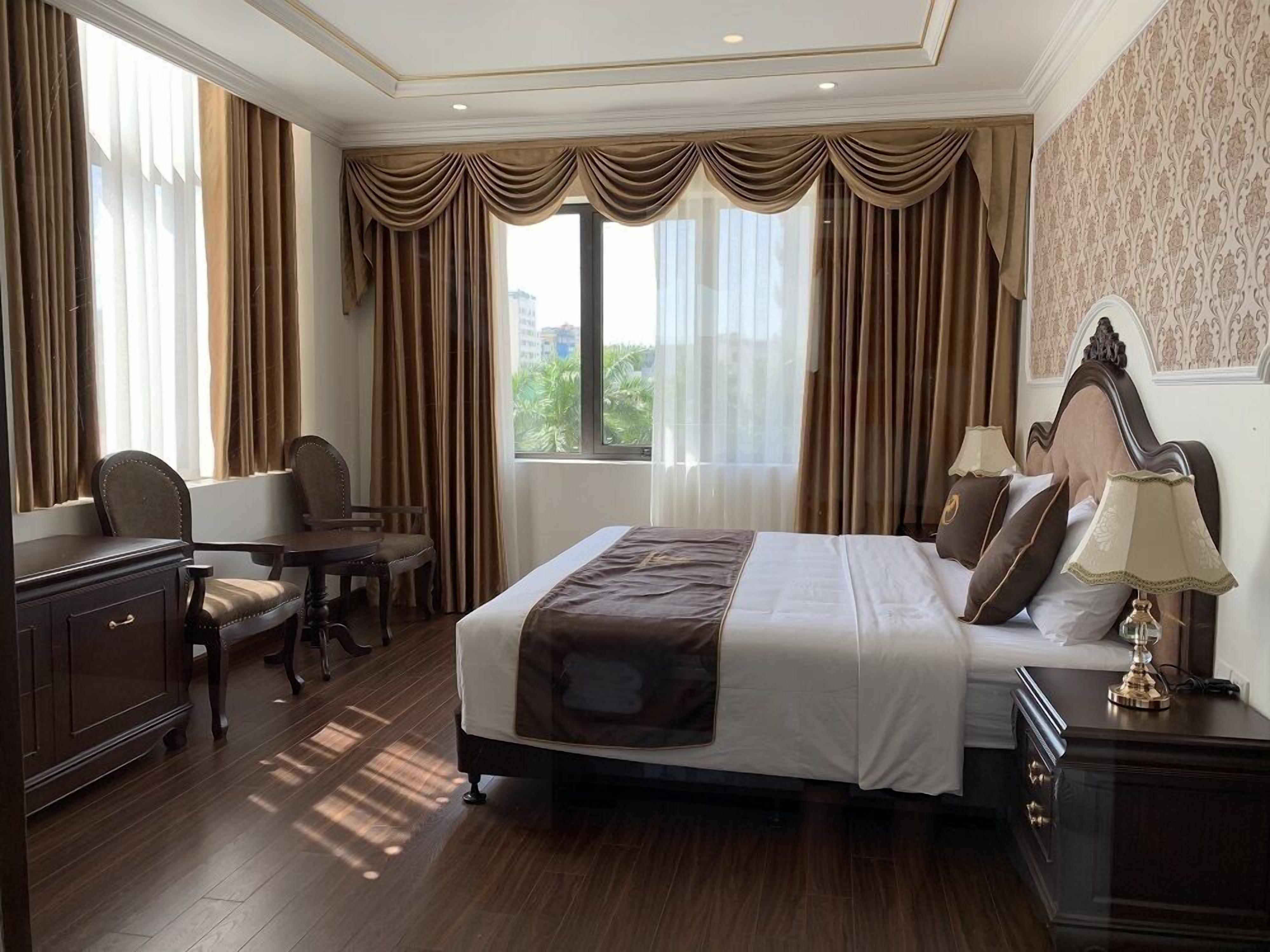 Habitación doble superior | Minibar, caja de seguridad en la habitación y escritorio 