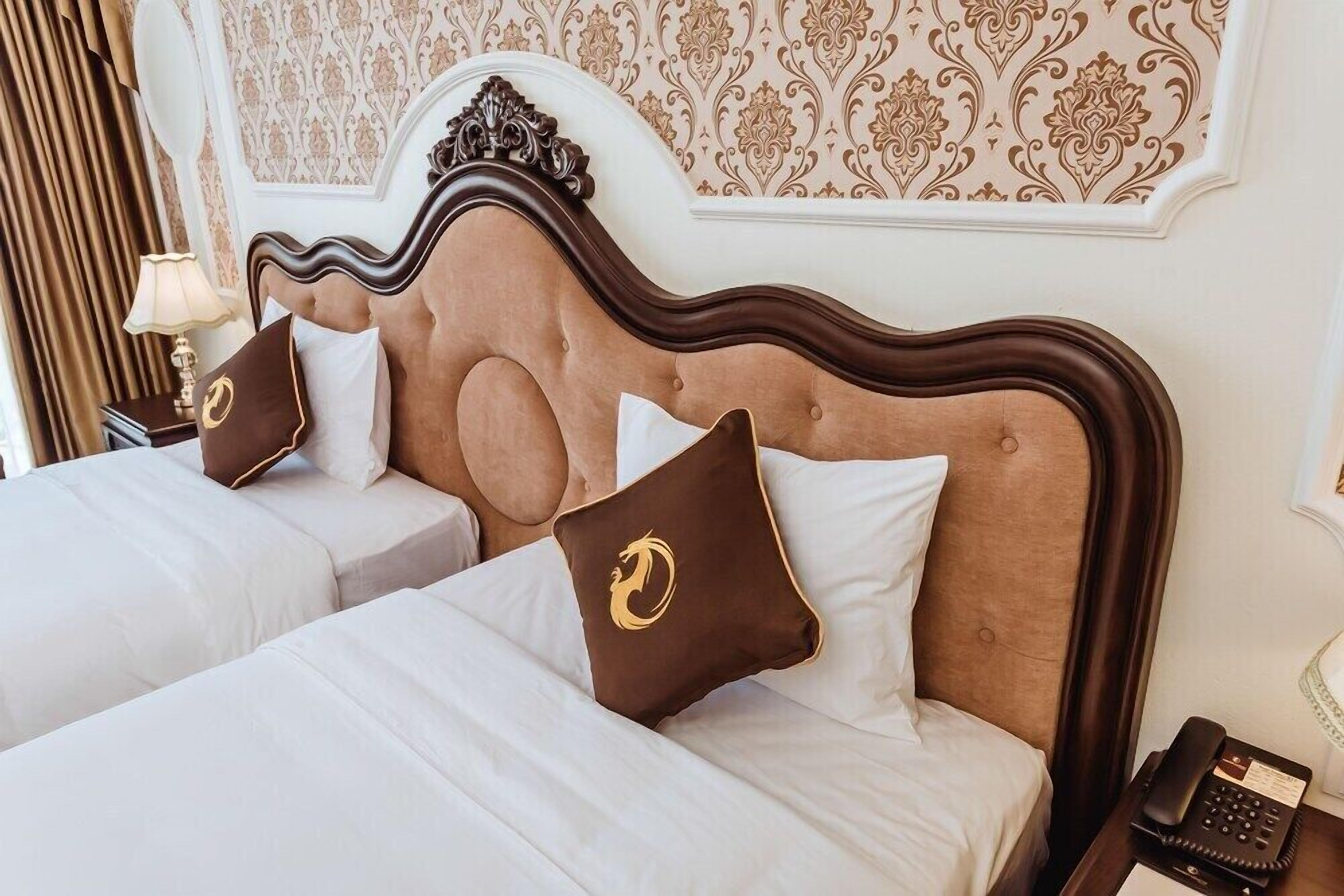 deluxe twin room | 1 bedroom, minibar, in-room safe, desk