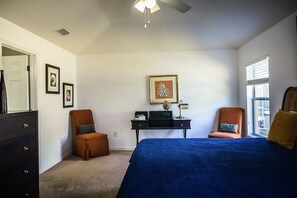 4 habitaciones, tabla de planchar con plancha, wifi y ropa de cama