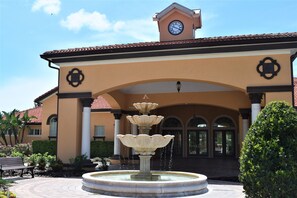 Exterior - Gatted community 4 bed villa with lots of extras. Lots of room for the family (Davenport)