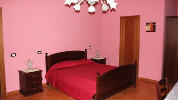 Verdunkelungsvorhänge, schallisolierte Zimmer, Zustellbetten