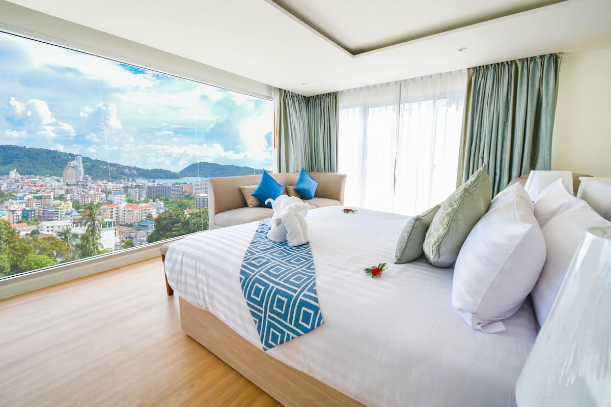 1 Bedroom Corner Suite with Sea View | View from room