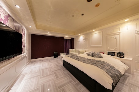 Deluxe Room | Desk, soundproofing, free WiFi