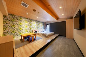 Royal Room | Desk, soundproofing, free WiFi