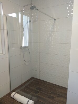 Bathtub, hair dryer, bidet, towels - Holiday home Desire  in  picturesque old fisherman village of Tribunj by the sea (Tribunj)