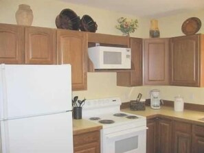 冰箱、微波炉、烤箱、炉灶