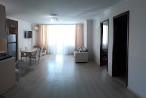 Flat-screen TV - Yalchin Hotel Batumi (Batumi)