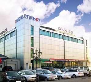 Vista frontal de la propiedad