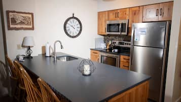 Condo, 1 Bedroom | Private kitchen | Oven, coffee/tea maker