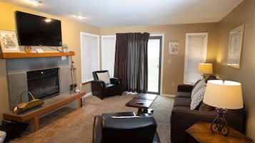 Condo, 1 Bedroom | Living room