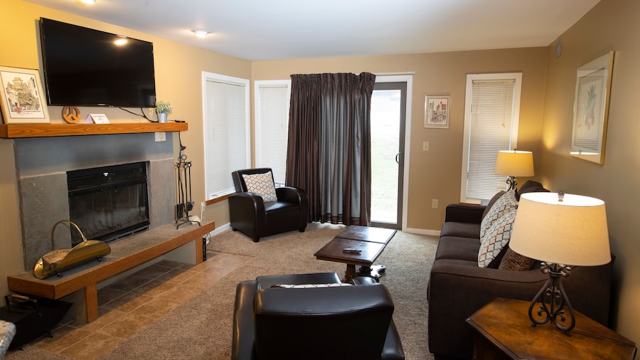 Mountain Lodge At Okemo-1br Newly Renovated 1 Bedroom Condo by RedAwning