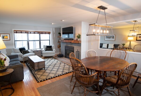 Condo, 3 Bedrooms | Dining - Modern & Updated Winterplace 3br- Sleeps 12 3 Bedroom Condo by RedAwning (Ludlow)