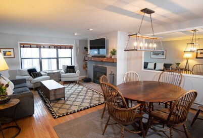 Modern & Updated Winterplace 3br- Sleeps 12 3 Bedroom Condo by RedAwning