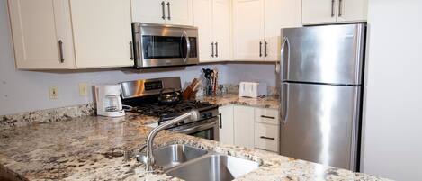 Condo, 3 Bedrooms | Private kitchen