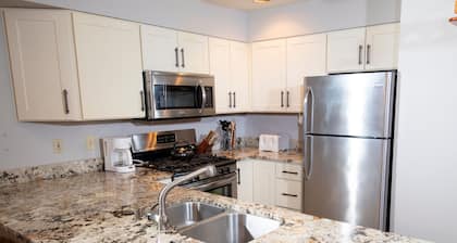 Modern & Updated Winterplace 3br- Sleeps 12 3 Bedroom Condo by RedAwning