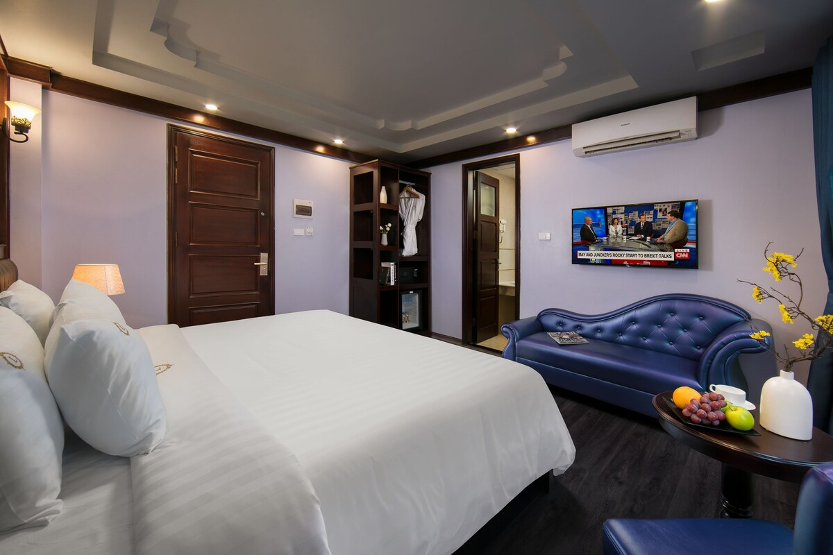 Minibar, két bảo mật tại phòng, bàn 