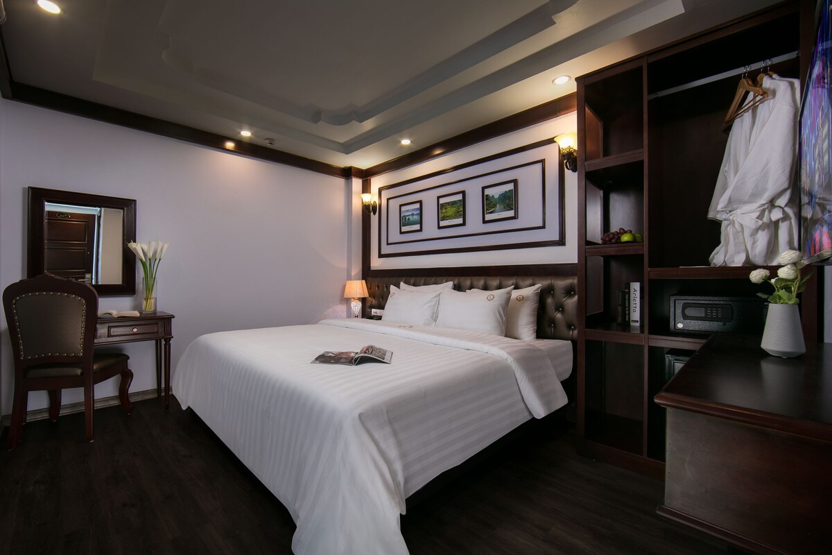 Minibar, két bảo mật tại phòng, bàn 