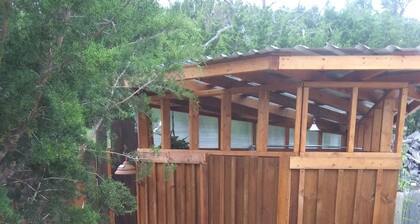 Zannabella B&B-Glamping- Cedar Grove Cabin - Ingram, TX breakfast included