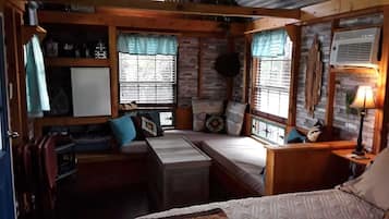 1 soveværelse, strygejern/strygebræt, sengetøj