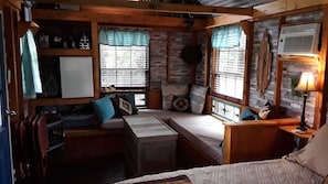 1 間睡房、熨斗/熨衫板、床單