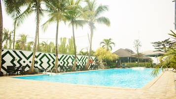 Kolam renang outdoor