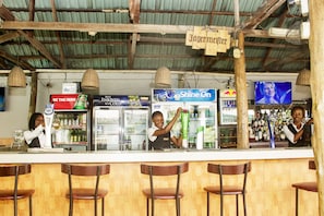 Bar (trong khuôn viên)