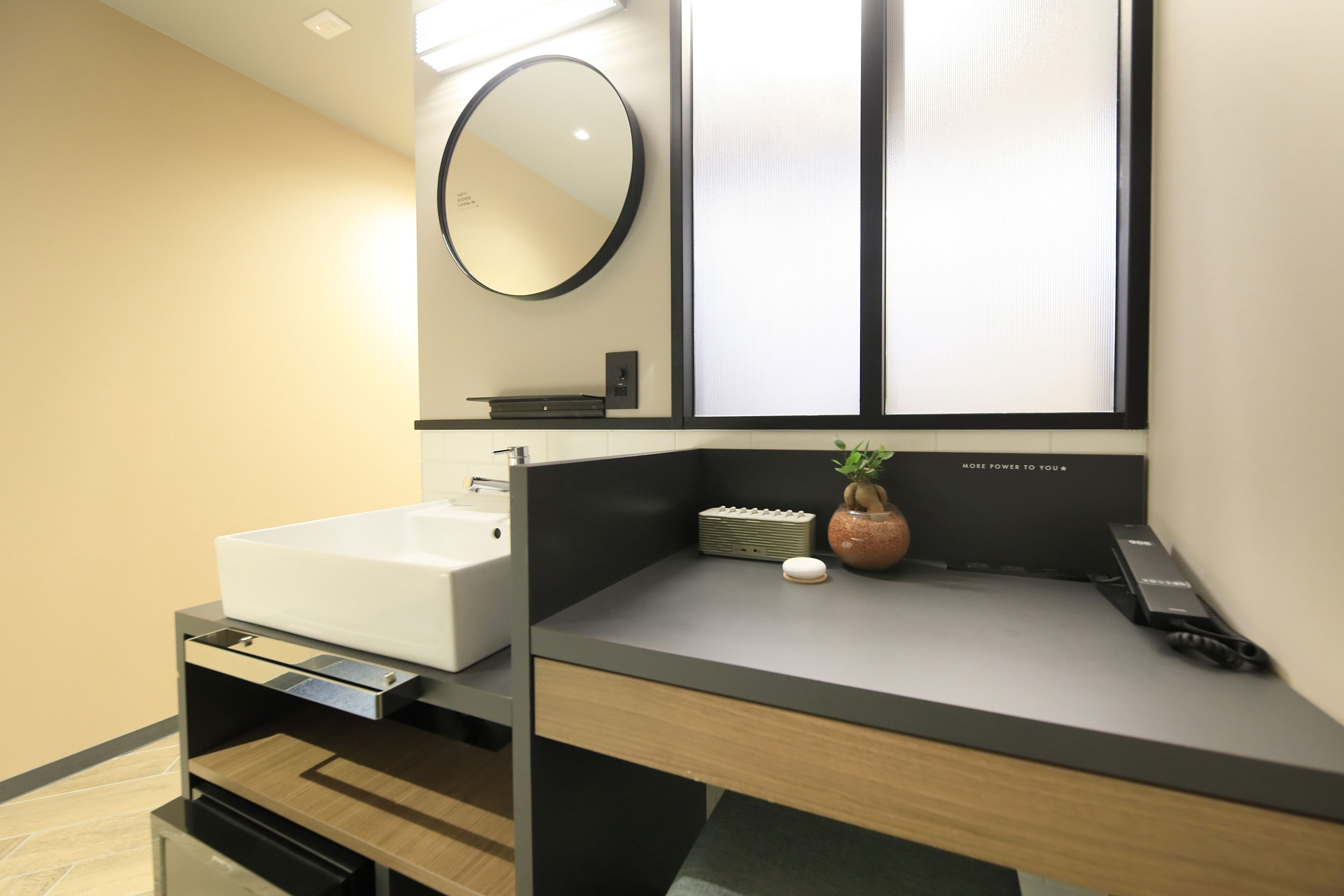 standard queen room | desk, soundproofing, free wifi, bed sheets