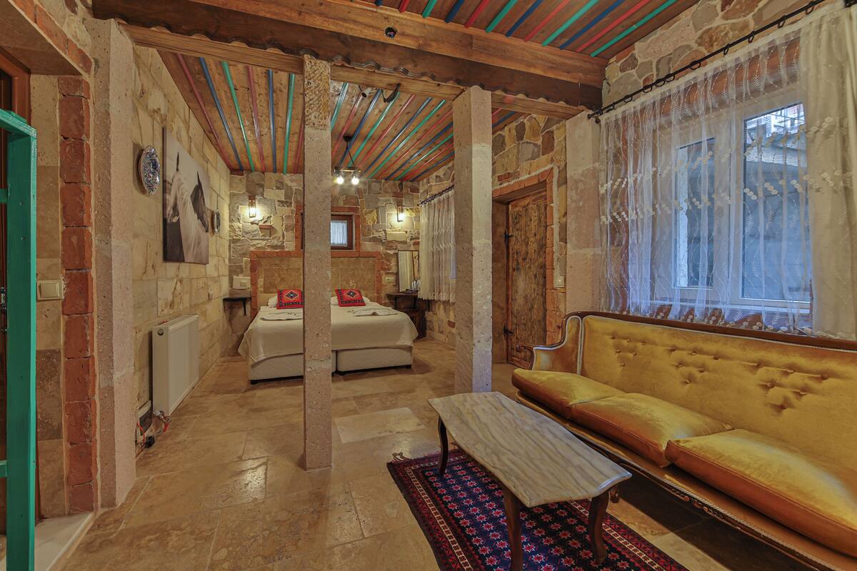 traditional suite | 1 bedroom, premium bedding, individually decorated