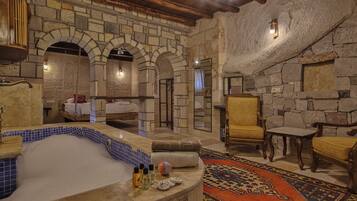 Honeymoon Suite | 1 bilik tidur, peralatan tempat tidur premium, dihias secara berasingan