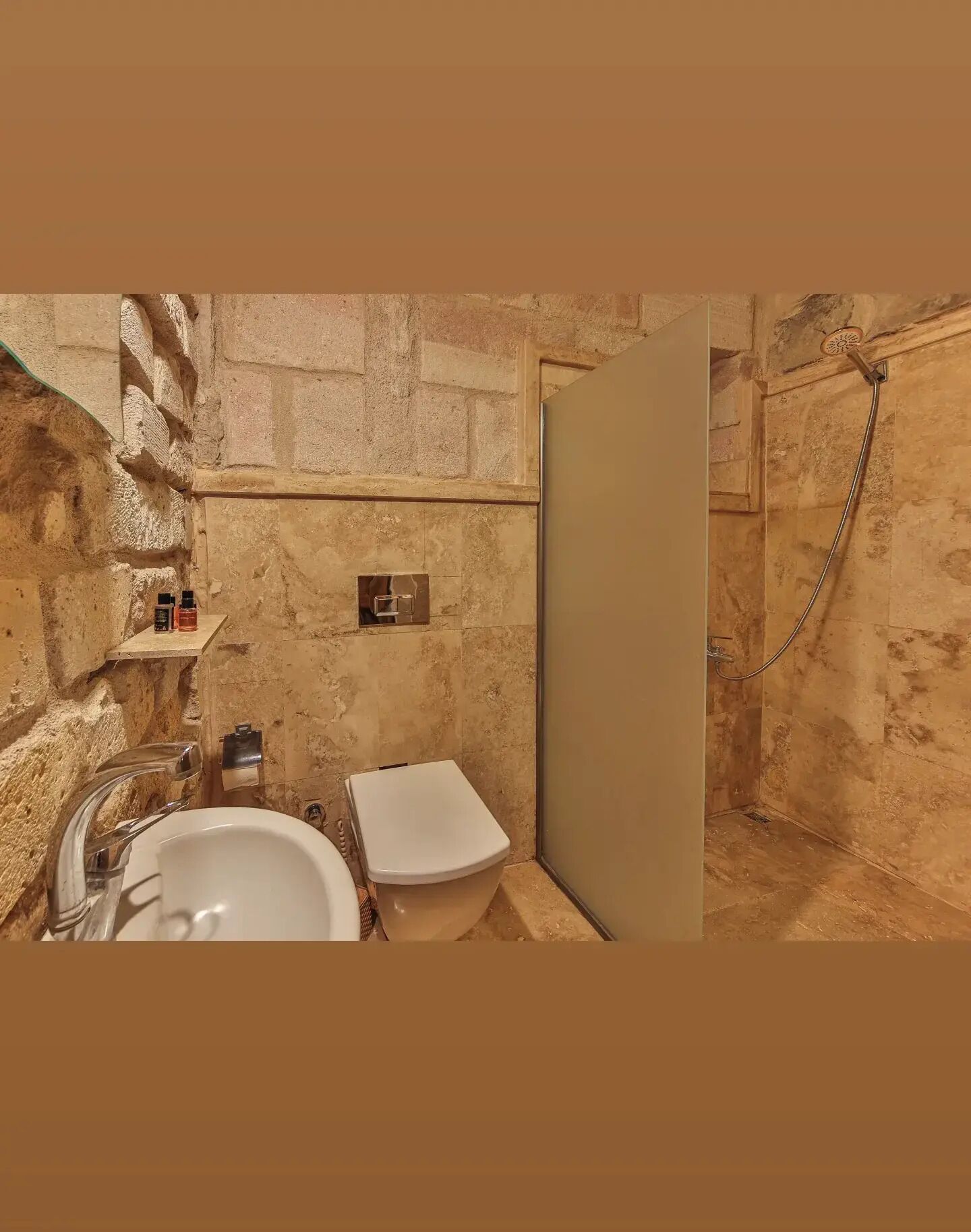 grand suite | bathroom | free toiletries, hair dryer, slippers, towels