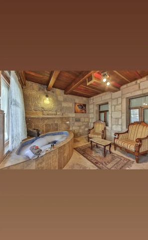 Grand Suite | Living area