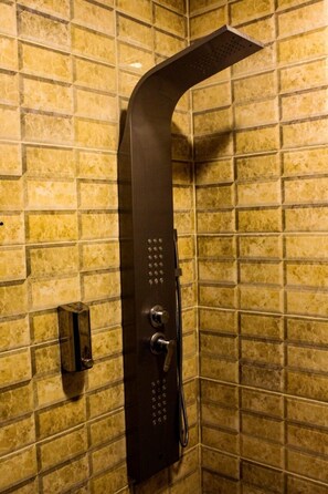 Shower, free toiletries, bathrobes, towels - Mass Paradise2 (Aqaba)