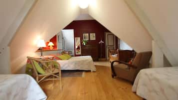 Quadruple Room (Camélia) | Individually decorated, individually furnished, desk, iron/ironing board