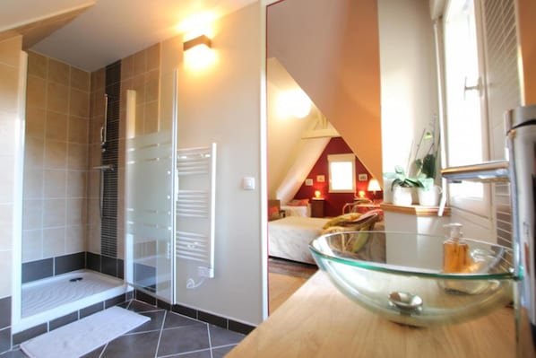 Quadruple Room (Bougainvilliers) | Bathroom