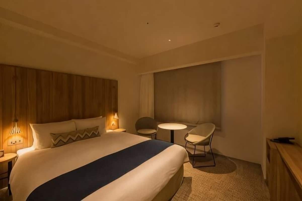 In-room safe, desk, blackout drapes, soundproofing